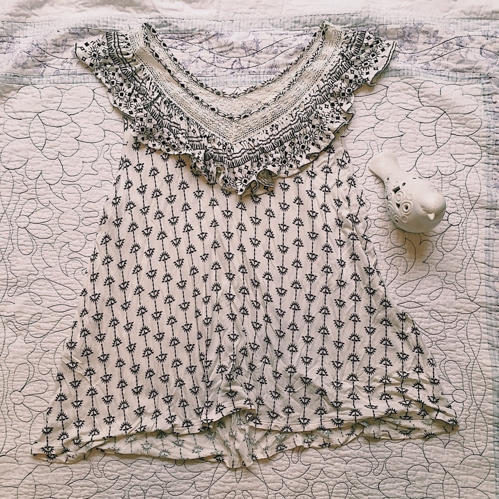 WOMENS BLACK AND WHITE BLOUSE